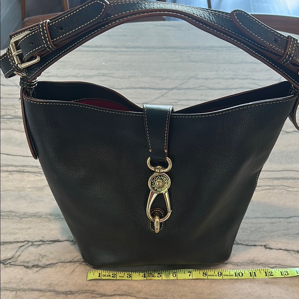 Elegant Black Leather Shoulder Bag